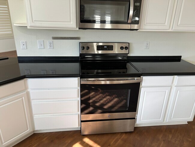 Foto del edificio - 4880 Trail Hollow Dr