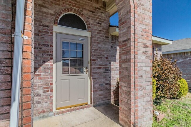 Building Photo - 811 Engleside Dr