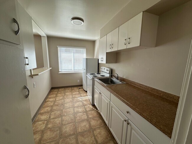 Foto del edificio - MOVE IN SPECIAL!! DEPOSIT MOVES YOU IN!!!