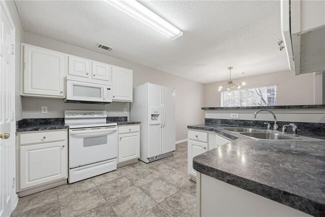 Building Photo - 2297 Charleston Pointe SE