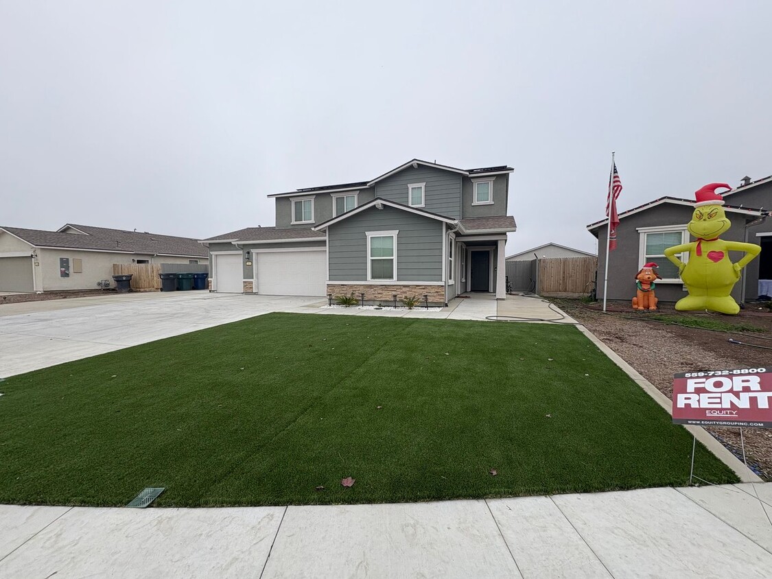 Primary Photo - Beautiful 5 Bedroom Home in Tulare Availab...