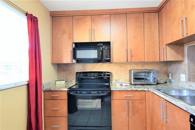 Building Photo - 10350 Imperial Point Dr W