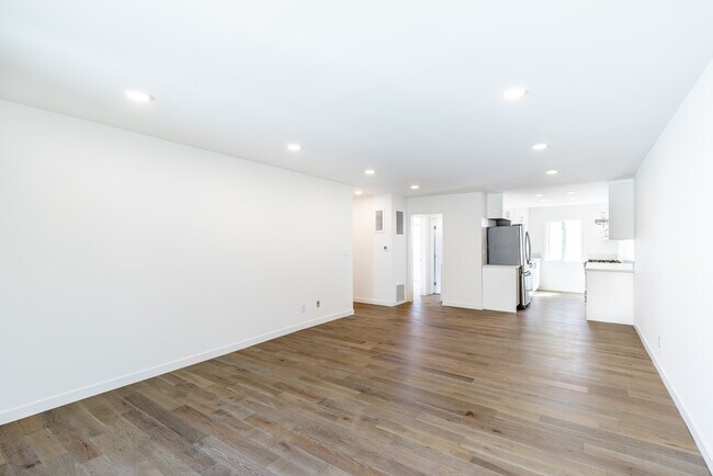 Building Photo - 1027 9th St