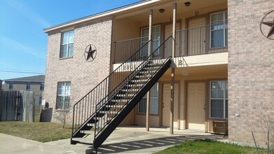 Building Photo - 2901 Cantabrian Dr