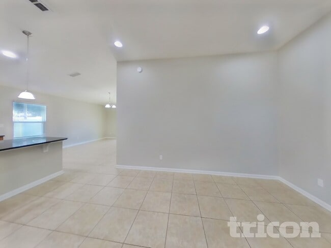 Building Photo - 15963 Bainebridge Dr