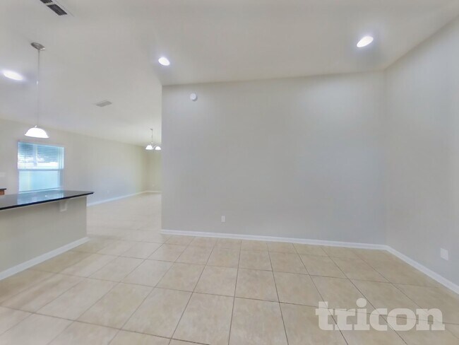 Foto del edificio - 15963 Bainebridge Dr