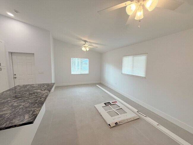 Foto del edificio - 1011-1013 3rd St W