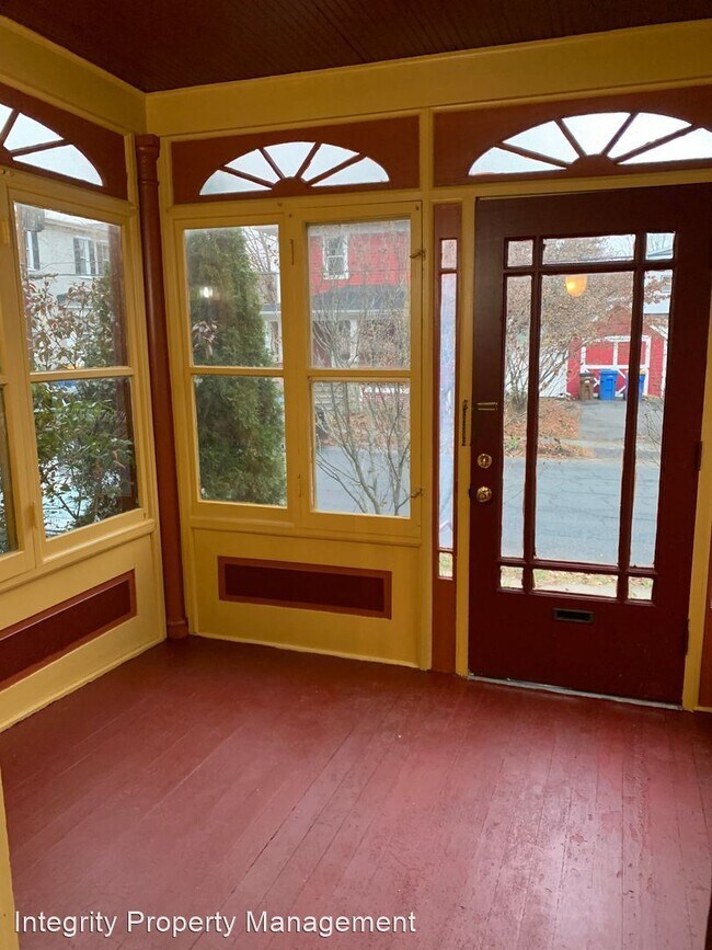 Building Photo - 3 br, 1.5 bath House - 81 Pine Street