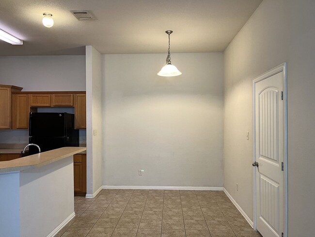 Building Photo - Sunwest Village Duplex