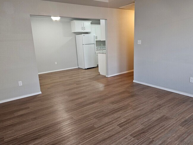 Foto del edificio - 2107b Ingalls Ln