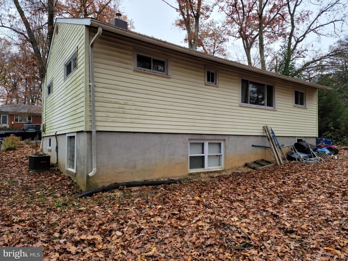 Primary Photo - 9810 Hilltop Dr