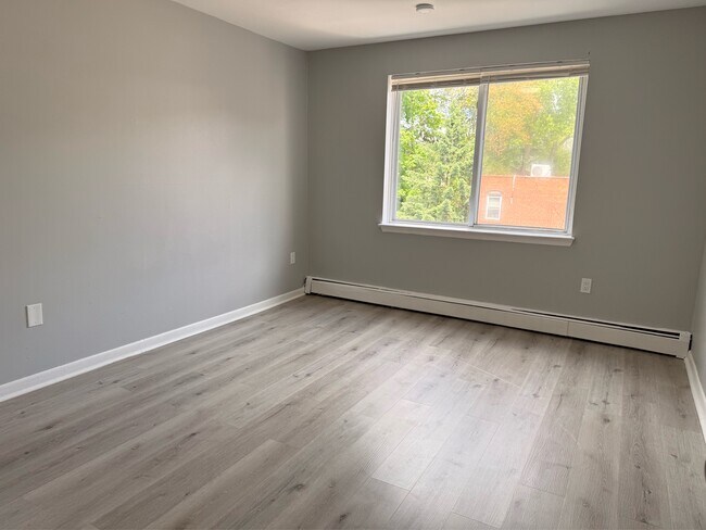 Building Photo - 145 Sisson Ave
