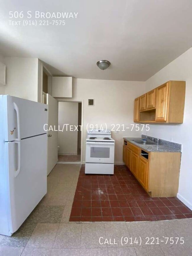 Building Photo - 506 S Broadway
