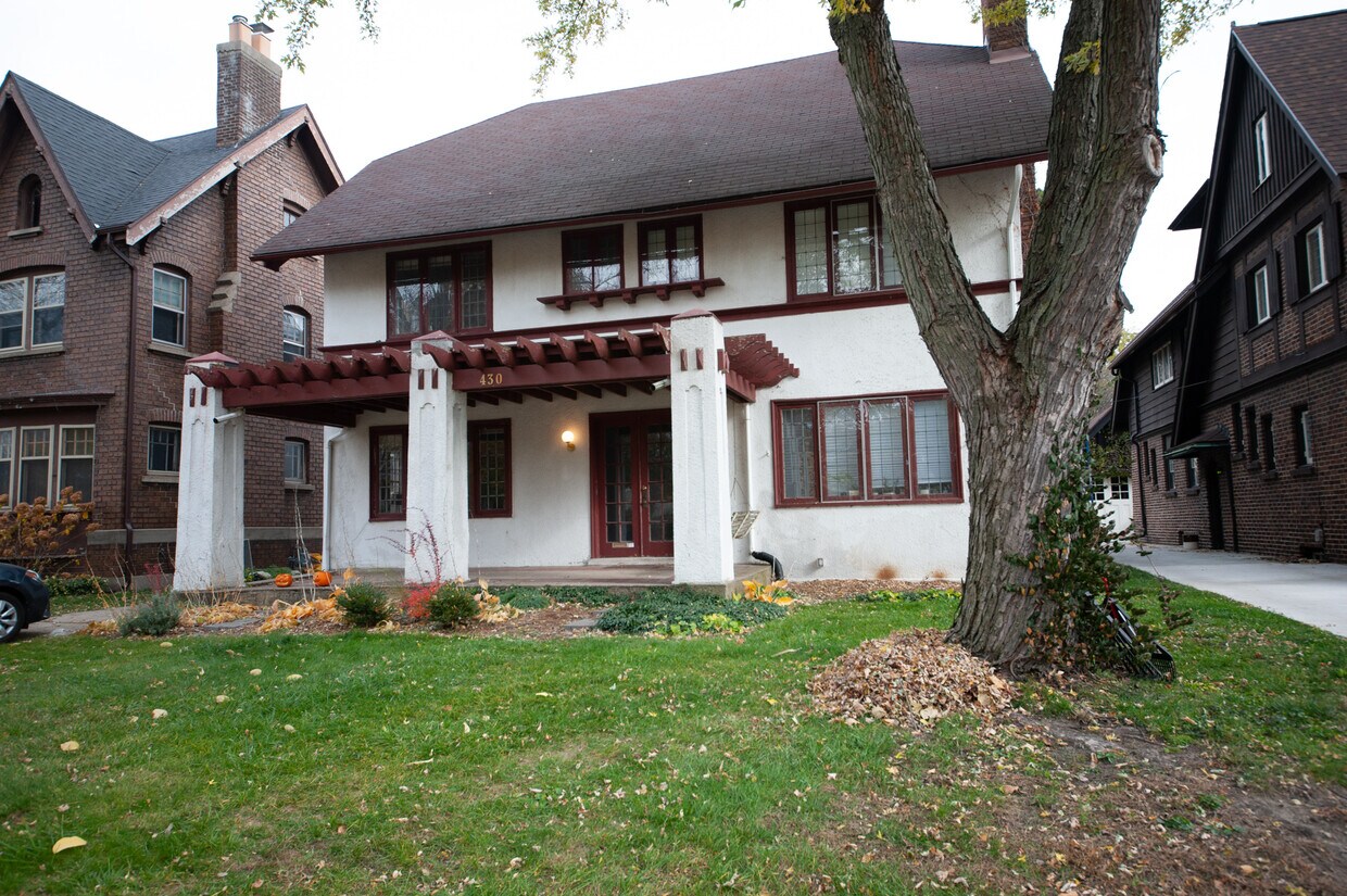 Primary Photo - 430 Morris Ave SE
