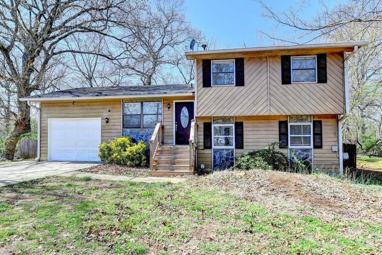 Primary Photo - 4 Bedroom/2 Bath Renovated Home Available ...