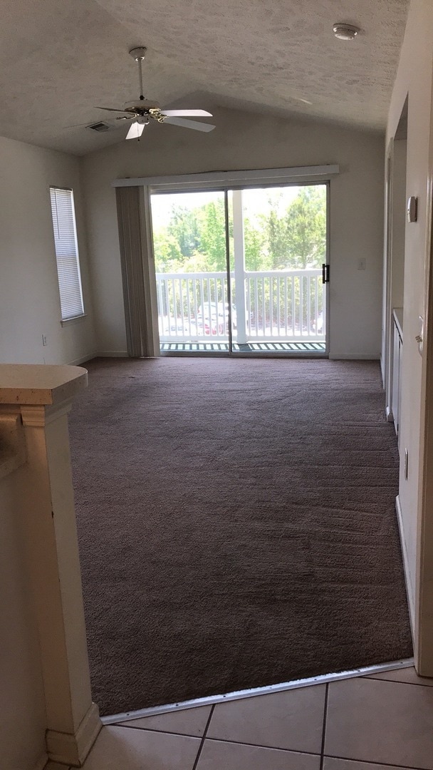 Building Photo - 2 Bedroom unfurnished Condo in River Oaks