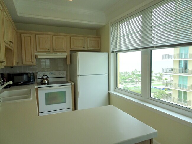 Foto del edificio - ANNUAL/SEASONAL 2/1  CONDO, VIEWS OF BAY, DOWTOWN SARASOTA!!