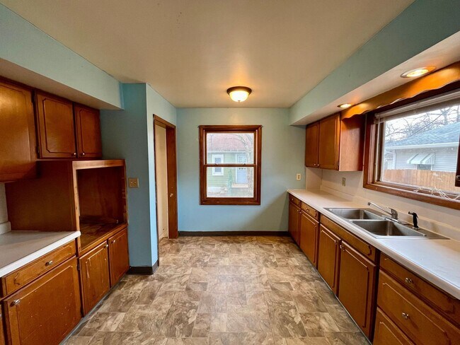 Building Photo - 1335 Prospect Ave