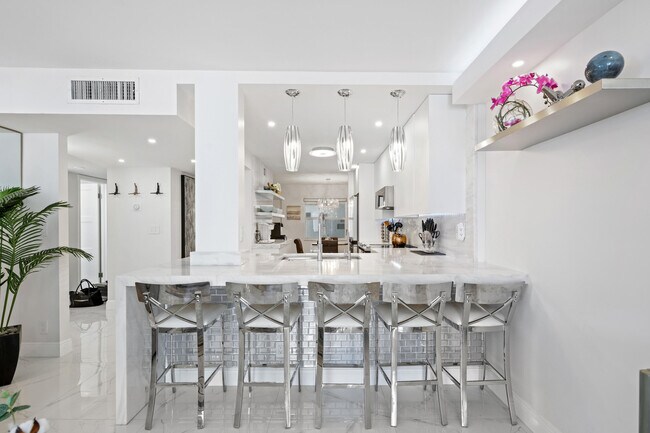Foto del edificio - 3580 S Ocean Blvd