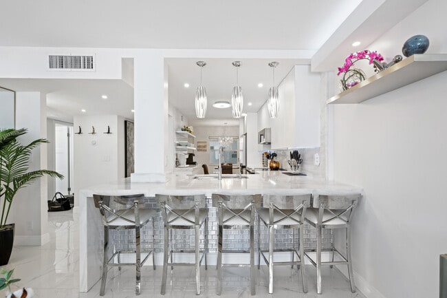 Building Photo - 3580 S Ocean Blvd