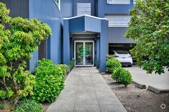 Building Photo - 555 Kirkland Way