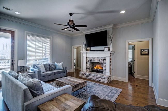 Building Photo - 102 Azalea Cove