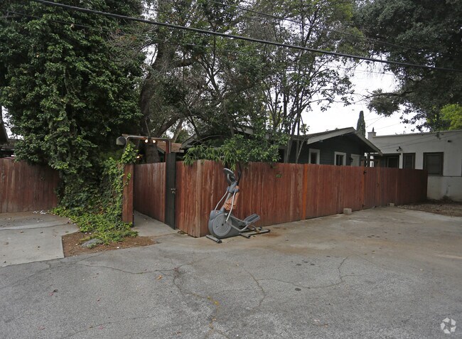 Edificio - 1250 Huntington Dr