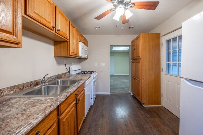 Foto del edificio - Comfort Meets Style: 3-Bedroom Home with Spacious Backyard in Pittsburgh