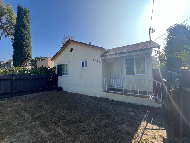 Building Photo - 2-bedroom, 1-bath home in the heart of Gle...