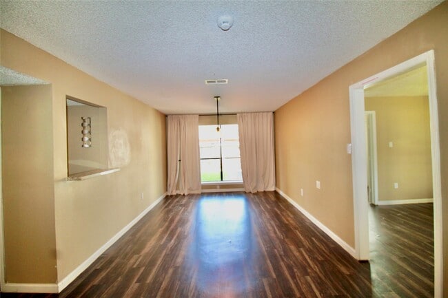 Building Photo - 4701 Spring Ln