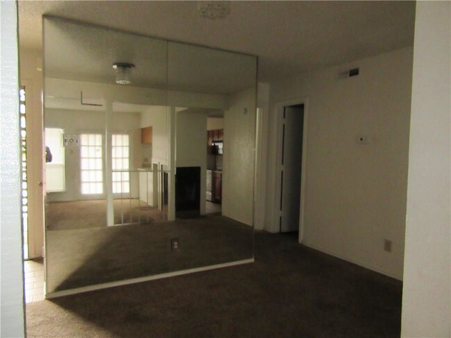 Building Photo - 7522 Holly Hill Dr