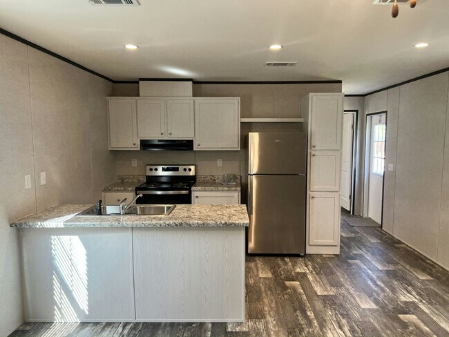 Building Photo - 69 Tower Manor Cir E