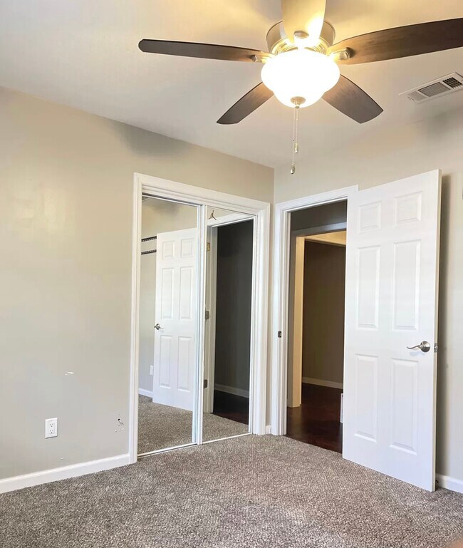 Foto del edificio - 112 Pineview Rd