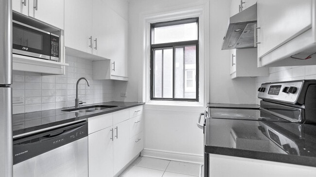 Building Photo - 4278 Rue Sherbrooke