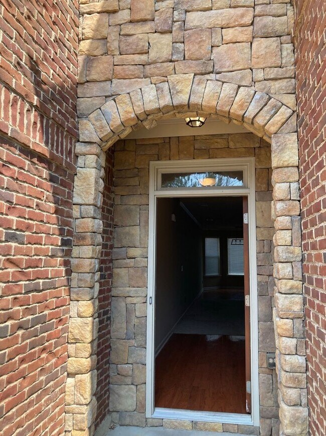 Building Photo - 73 Puttenum Way