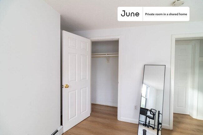 Foto del edificio - Room in Shared 4 bed/4 bath home