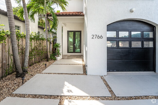 Building Photo - 2766 SW 33rd Ave