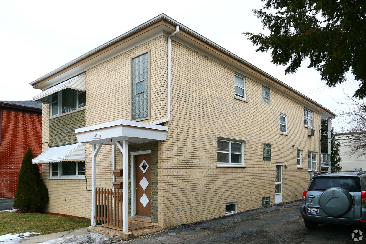 319 S Hale St, Addison, IL 60101 Apartments at 319 S Hale St Addison