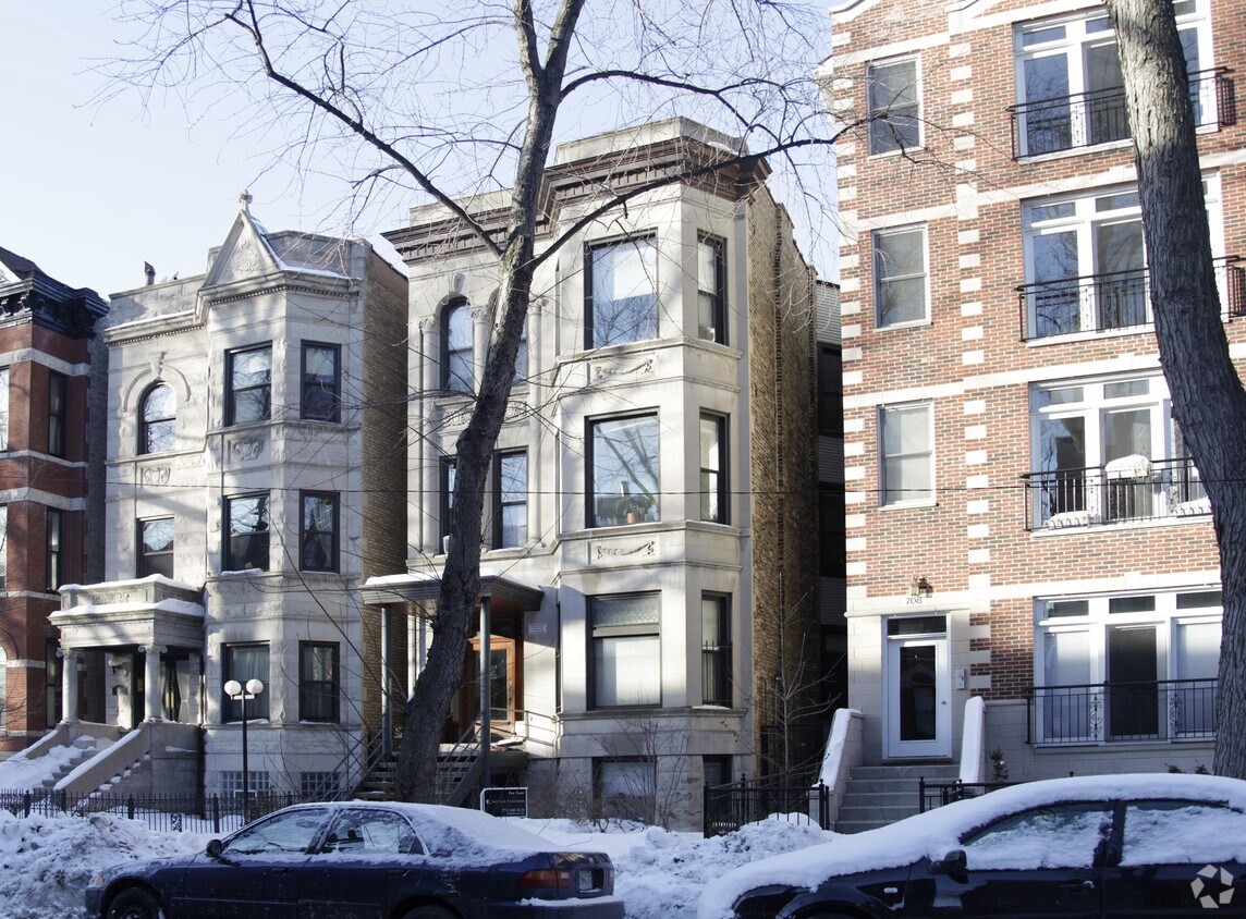 Building Photo - 712 W Briar Pl