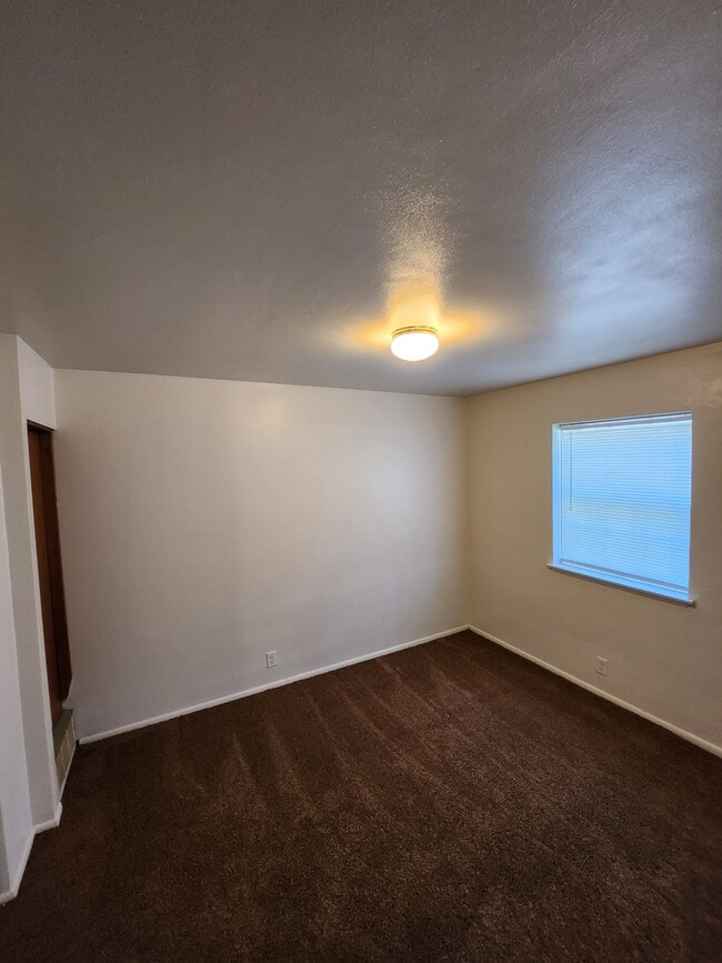 Building Photo - 719 Villa St