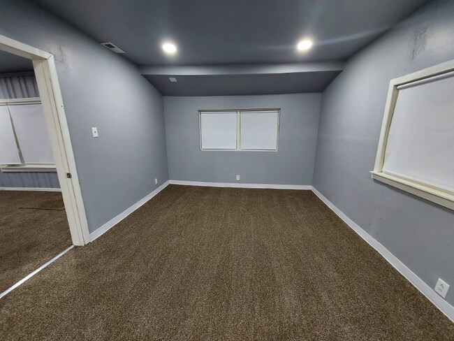 Foto del edificio - 8548 Central Ave