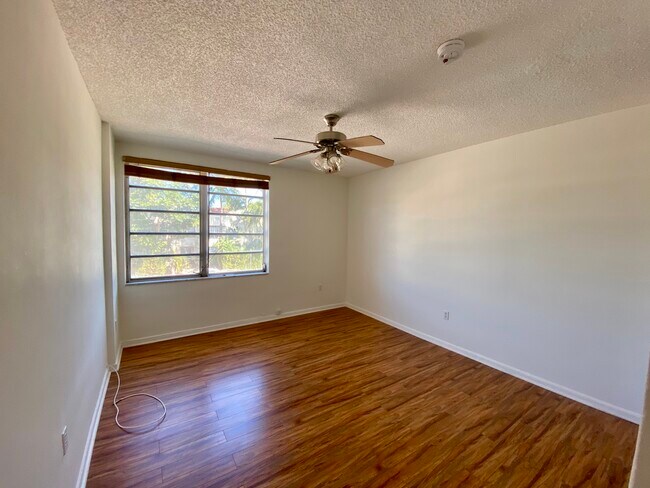 Master Bedroom - 1150 Euclid Ave