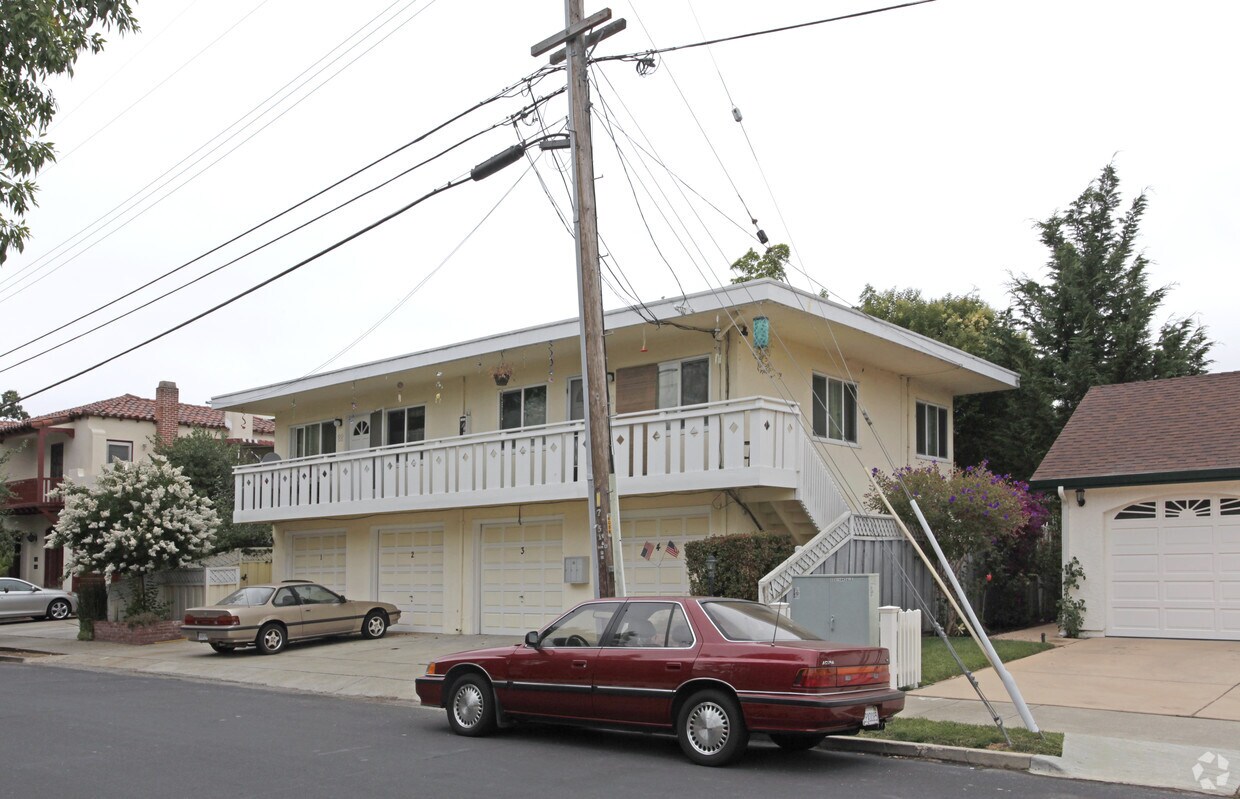 Primary Photo - 20 Oakdale St