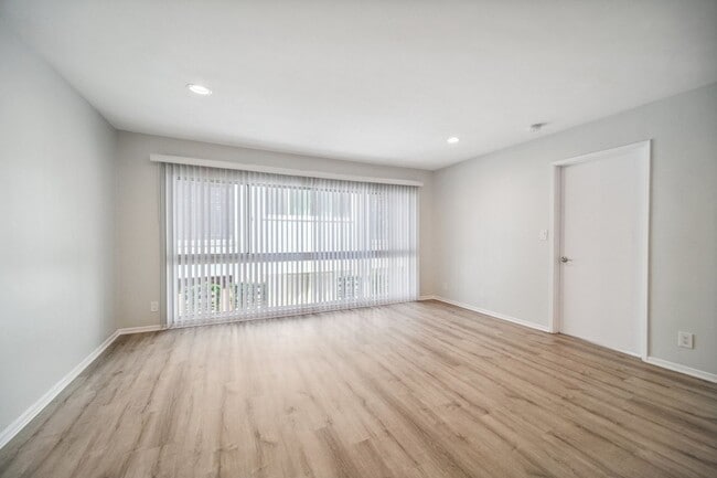 Interior Photo - 170 North Crescent Street