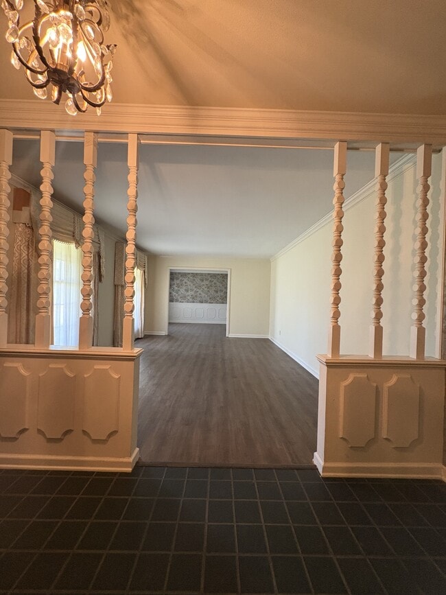 Building Photo - 1705 Alma Pl