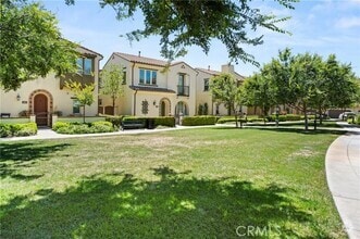 Building Photo - 421 Maravilla Ln