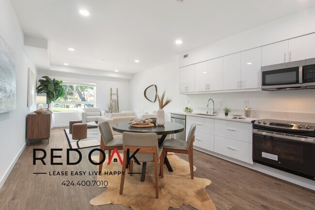 Building Photo - 1011-1013 Everett St-B-102