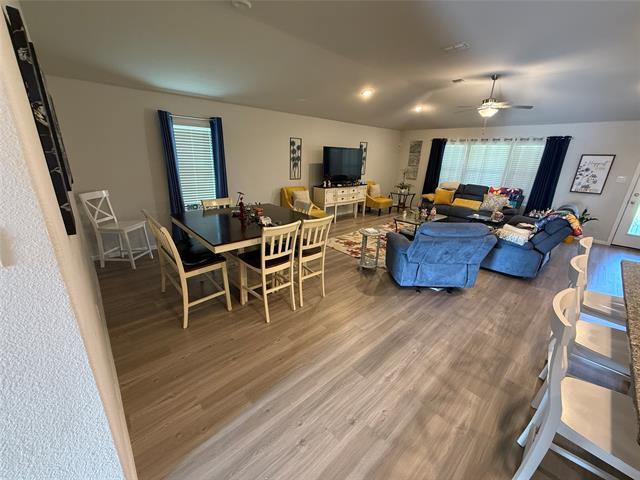 Foto del edificio - 8000 Larch Ln