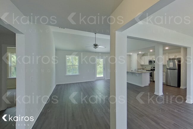 Building Photo - 213 Western Red Cedar Dr.