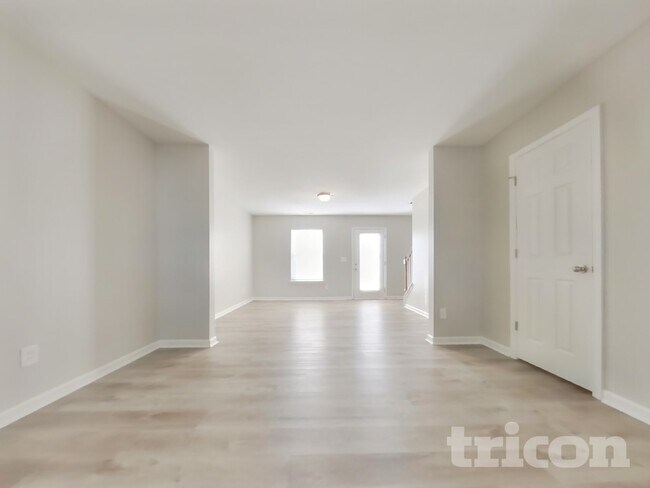 Building Photo - 725 Jack Russell Ct